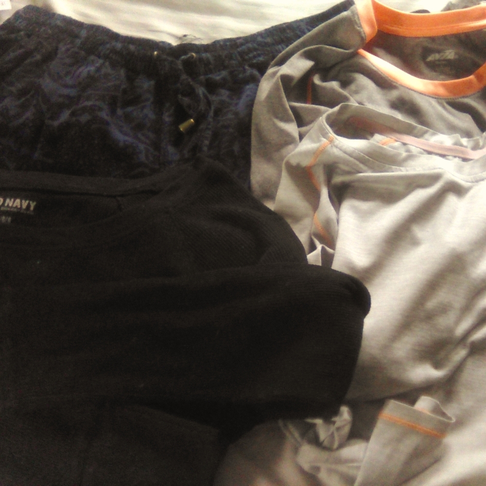 BUNDLE 3tops, 1 hm pant